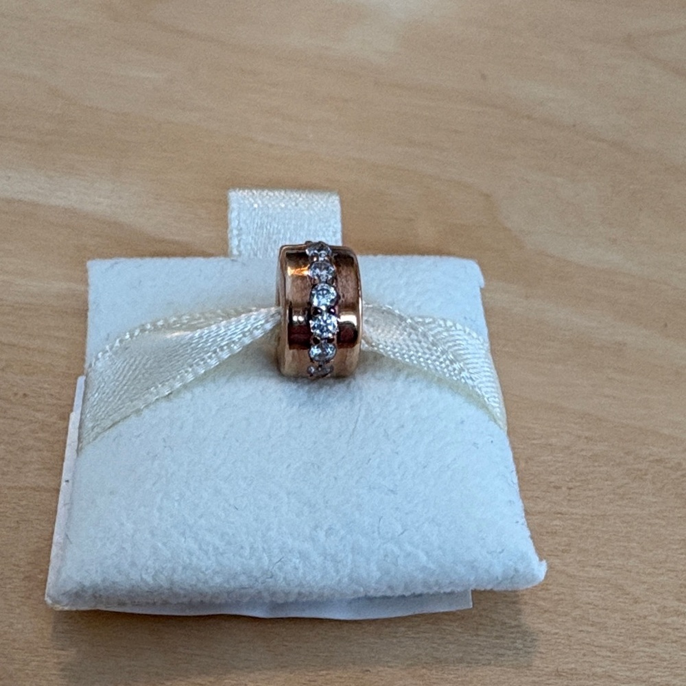 Pandora Rose Shining Path Clip